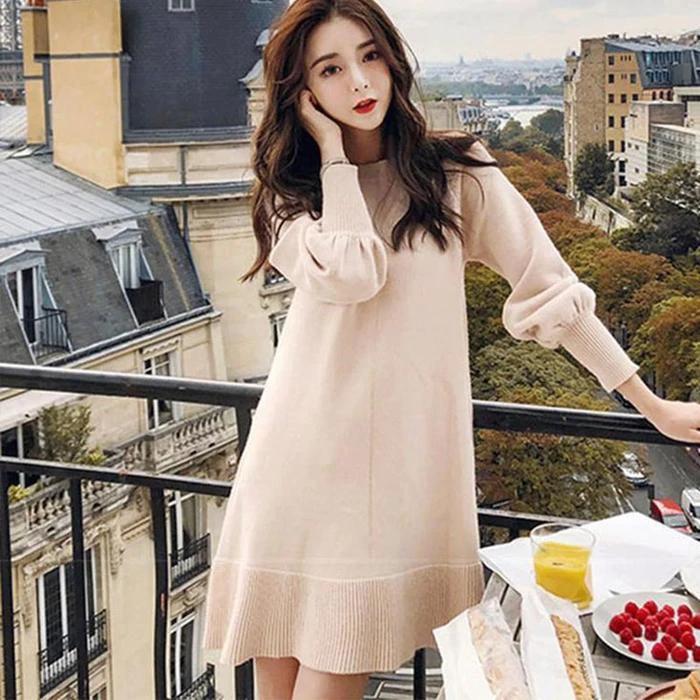 Mandotos French-style orange sweater skirt for fall and winter, cozy knit fabric, knee-length design, stylish seasonal fashion.