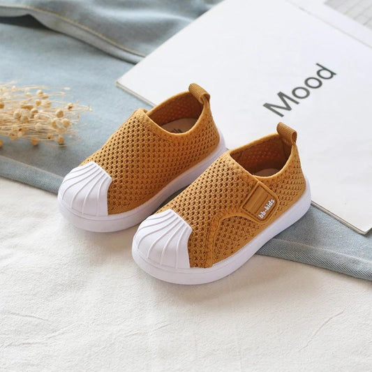 Mandotos girls and boys casual spring toddler sneakers with soft soles and non-slip bottoms for comfortable children's footwear.