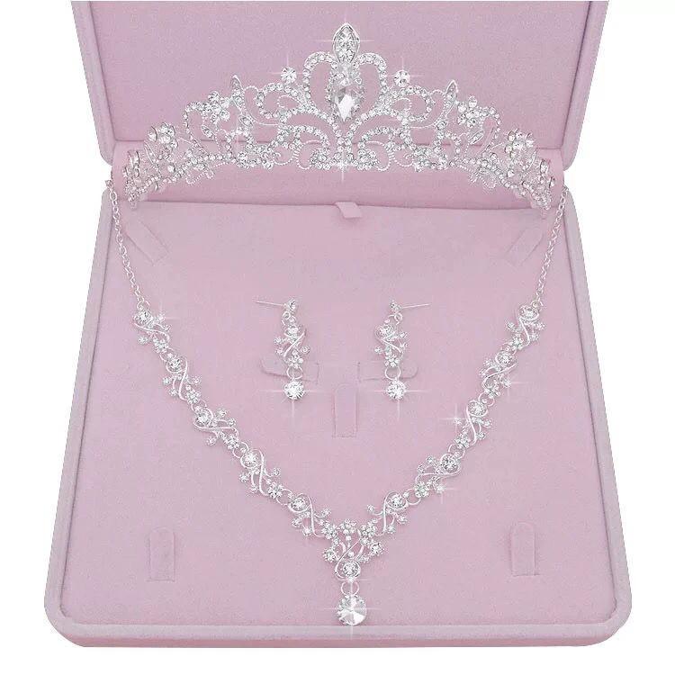 Elegant high-end bridal necklace by MANDOTOS featuring intricate wedding jewelry design for special occasions.
