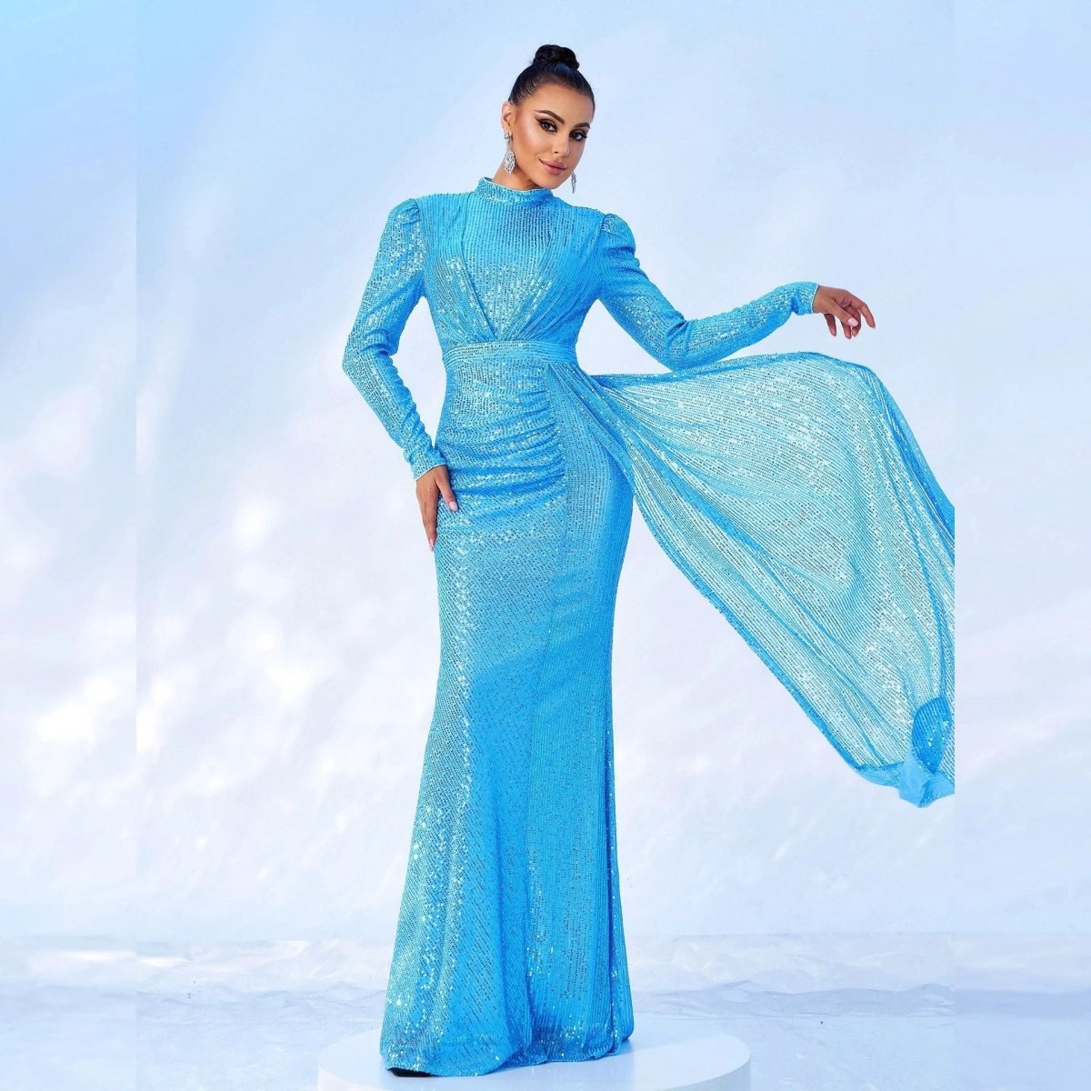 Mandotos long sleeve round neck sequined banquet dress, slim fit, elegant evening gown with sparkling embellishments