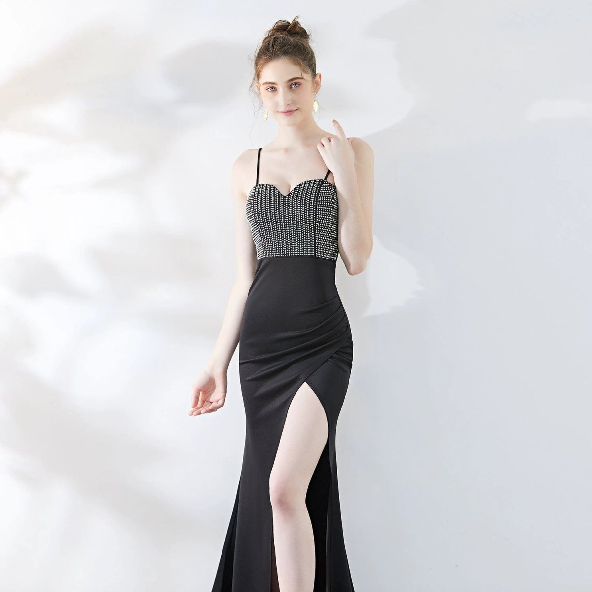 Mandotos one-shoulder mermaid dress with suspenders, elegant banquet style, fitted silhouette, perfect for formal events.