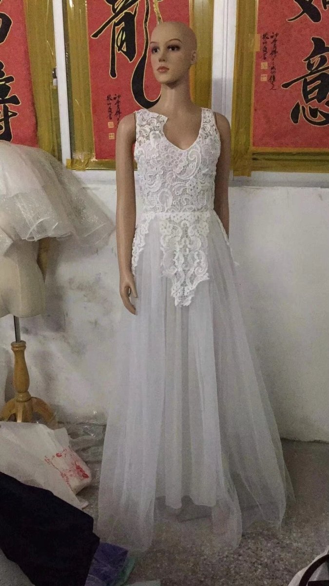 Mandotos sleeveless floral lace wedding dress with flower appliqués, romantic bridal gown featuring intricate lace details