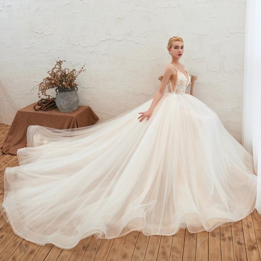 Mandotos Starry Sky Luxury wedding dress featuring a thin, beakless ig tail, elegant and dreamy design for special occasions.