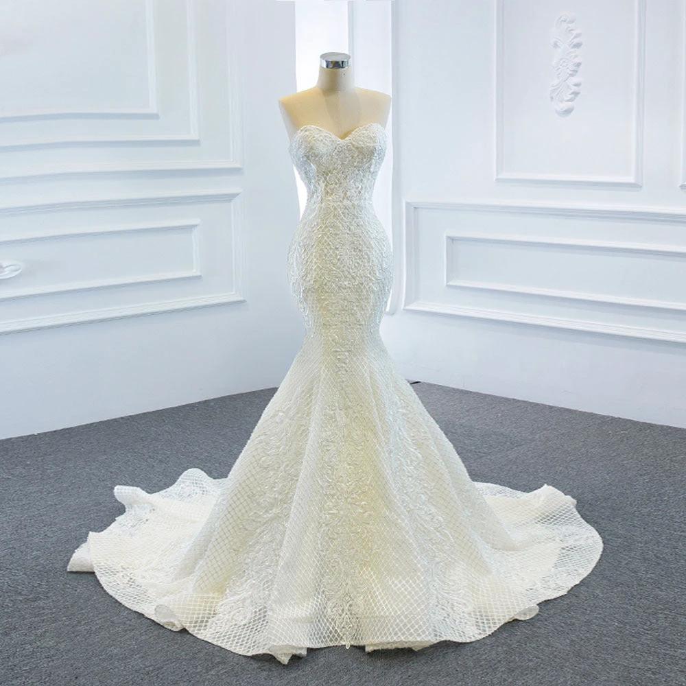 Mandotos wedding dress with two fishtail tail tube tops, showing a thin, dreamy, and elegant design for special occasions.