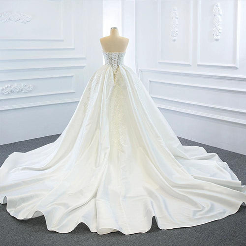 Mandotos wedding dress with two fishtail tail tube tops, featuring a thin and dreamy design for elegant bridal wear.