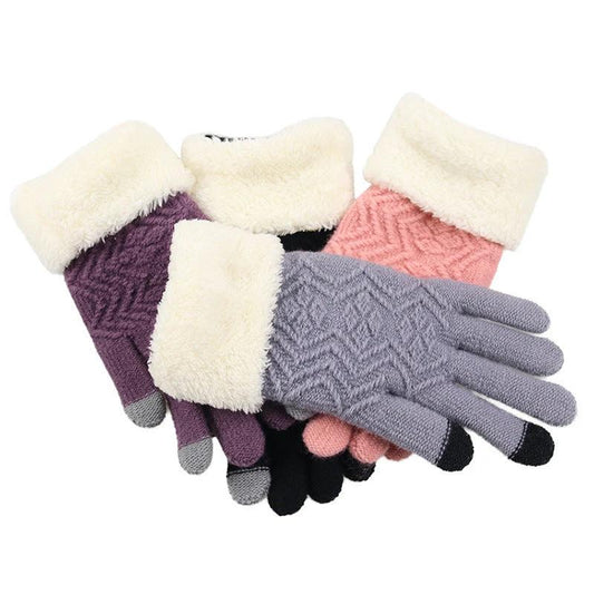 Mandotos winter knitted gloves in cozy wool with ribbed cuffs, suitable for cold weather.