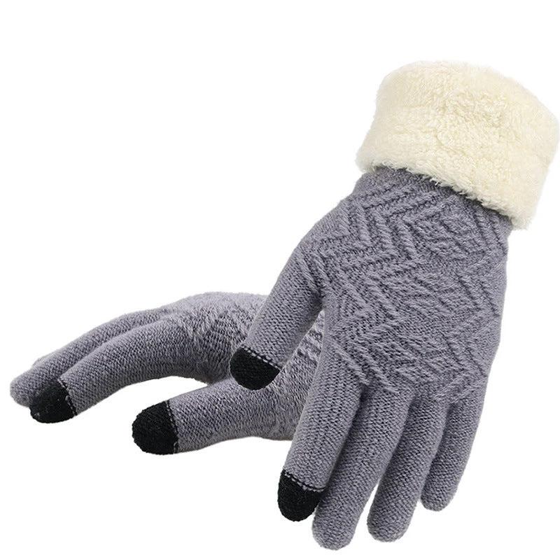 Mandotos winter knitted gloves in cozy wool, featuring a textured pattern and ribbed cuffs for warmth and style.