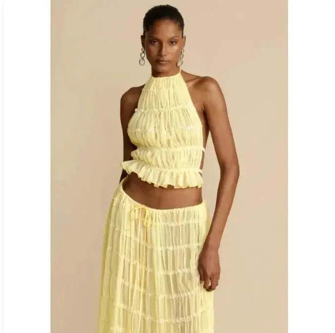 Mandotos 2-piece chic halter dress suit set featuring a stylish halter top and matching skirt for elegant summer wear.