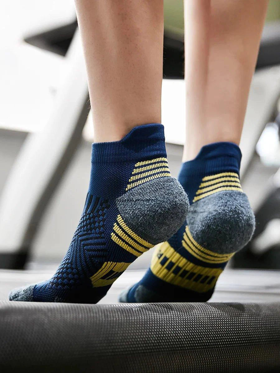 Mandotos 3-pair athletic sports socks with towel bottom, non-slip grip, quick-drying fabric, ideal for running, basketball, and training.