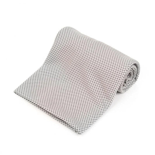 Mandotos sports cooling towel made of soft breathable microfiber, ideal for yoga, golf, gym, camping, running, and fitness activities.
