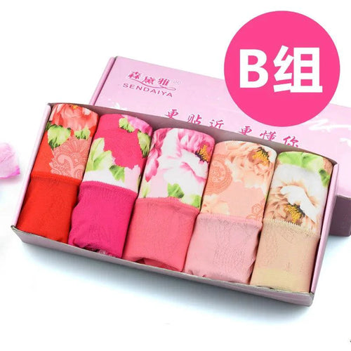 Set of 5 printed cotton women's panties, plus size briefs with cute designs, comfortable fit, and feminine style.