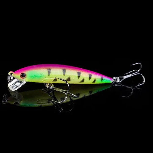 Mandotos 7cm triple-sharp minnow fishing lure with realistic fish design, ideal for freshwater and saltwater fishing.