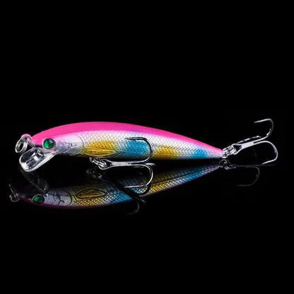 Mandotos 7cm triple-sharp minnow fishing lure with realistic fish design, ideal for freshwater and saltwater fishing.