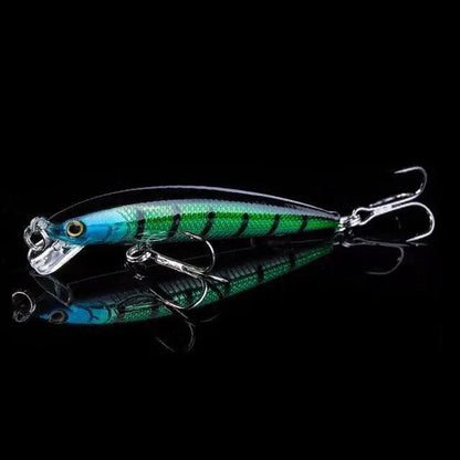 Mandotos 7cm triple-sharp minnow fishing lure designed for freshwater and saltwater fishing, featuring realistic fish pattern and sharp hooks.