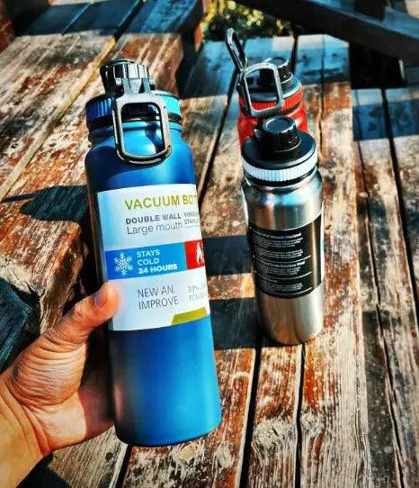 800ml MANDOTOS Adventure Hydration Cup with a black lid and straw, designed for outdoor activities and staying hydrated on the go.