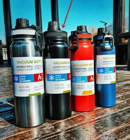 Mandotos 800ml Adventure Hydration Cup with spill-proof lid and ergonomic design, suitable for outdoor activities and hydration.
