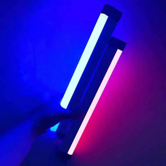 Mandotos adjustable portable LED fill light showing customizable brightness and color settings on a compact device.
