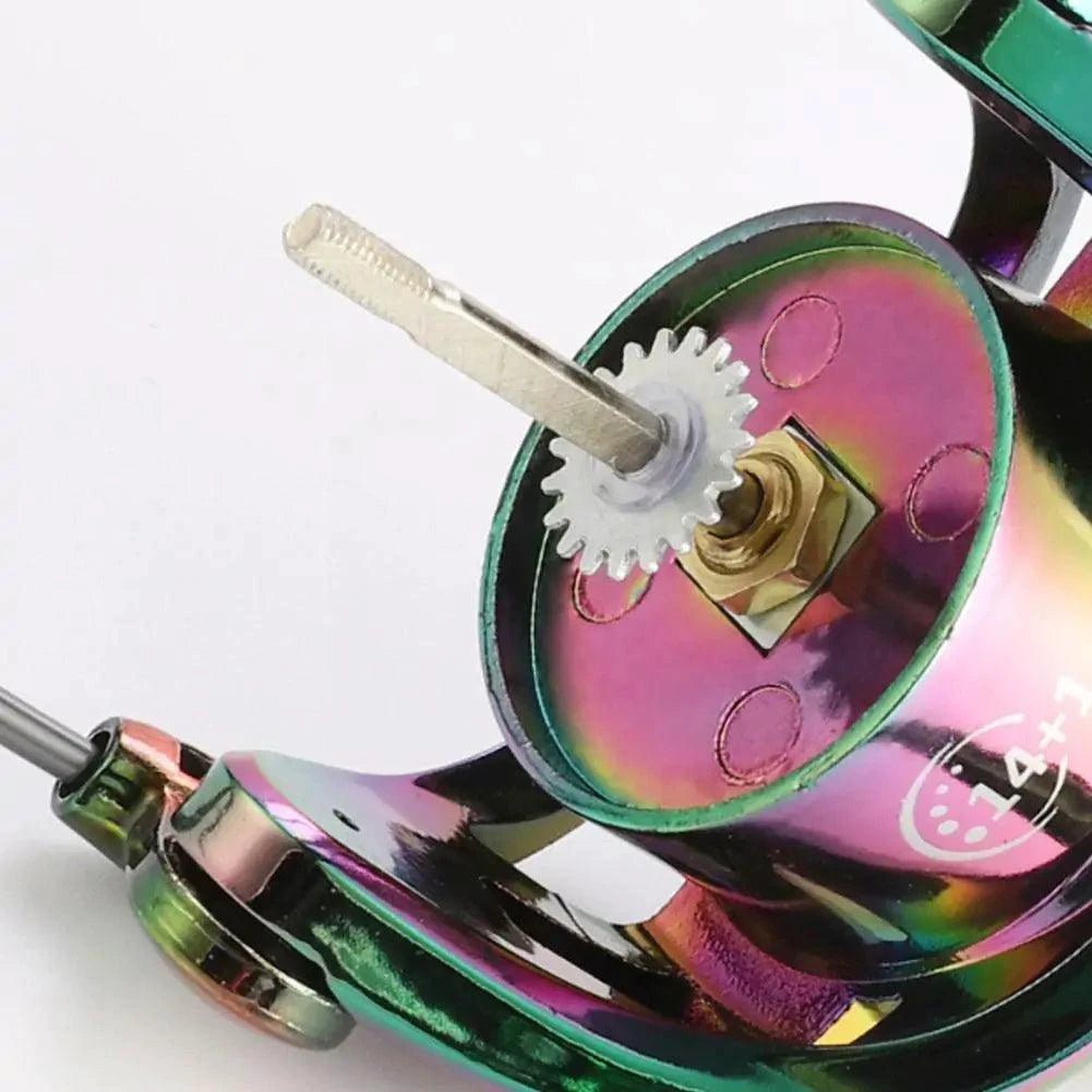 Mandotos AluSpin Reel Master fishing reel with ergonomic handle and durable aluminum body, ideal for freshwater and saltwater fishing.