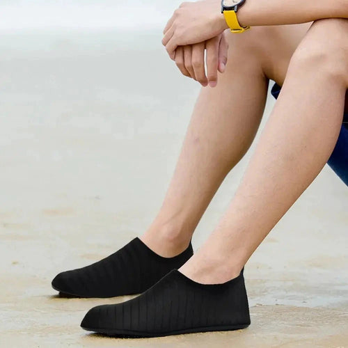 Mandotos AquaFlex unisex water shoes with quick-dry fabric, suitable for beach, yoga, and swimming activities.