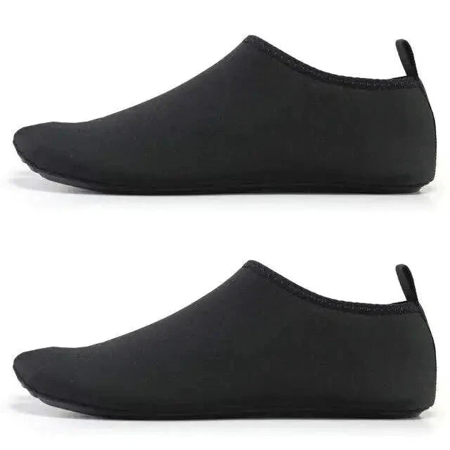 Mandotos AquaFlex unisex water shoes with quick-dry fabric, flexible soles, designed for beach, swim, yoga, and water activities.