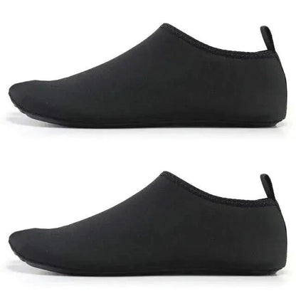 Mandotos AquaFlex unisex water shoes with quick-dry fabric, flexible soles, designed for beach, swim, yoga, and water activities.