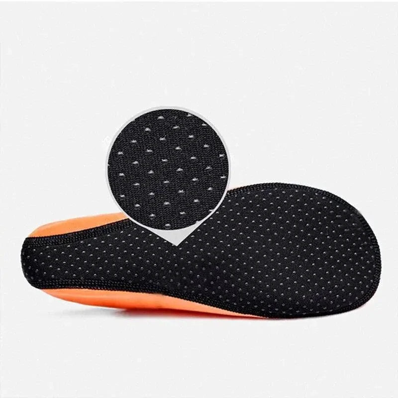 Mandotos AquaFlex unisex water shoes with quick-dry fabric, flexible sole, suitable for beach, yoga, and swimming activities.