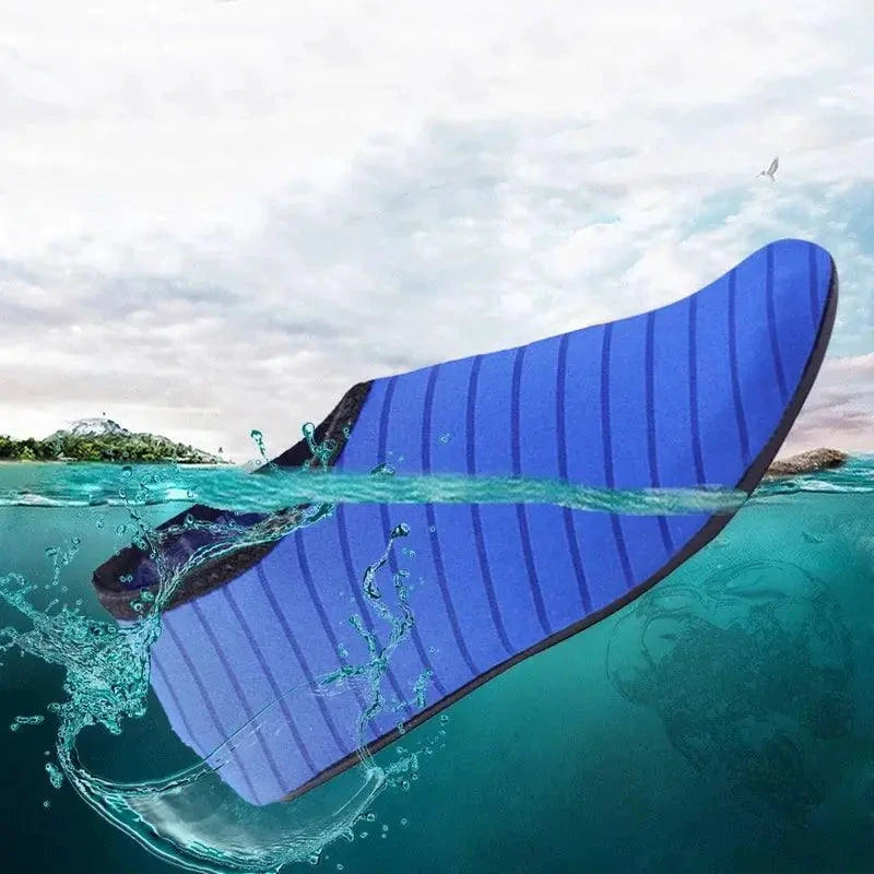 Mandotos AquaFlex unisex water shoes with quick-dry fabric, flexible sole, designed for beach, yoga, and swimming activities.