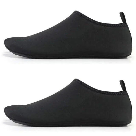 Mandotos AquaFlex unisex water shoes with quick-dry fabric, designed for beach, yoga, and swim activities.