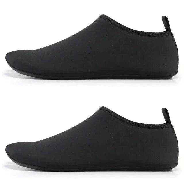 Mandotos AquaFlex unisex water shoes with quick-dry fabric, flexible sole, and breathable design for beach, yoga, or swimming activities.