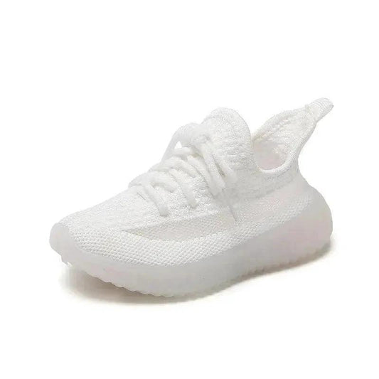 Mandotos boys' durable athletic sneakers with supportive design and long-lasting soles, suitable for active kids.