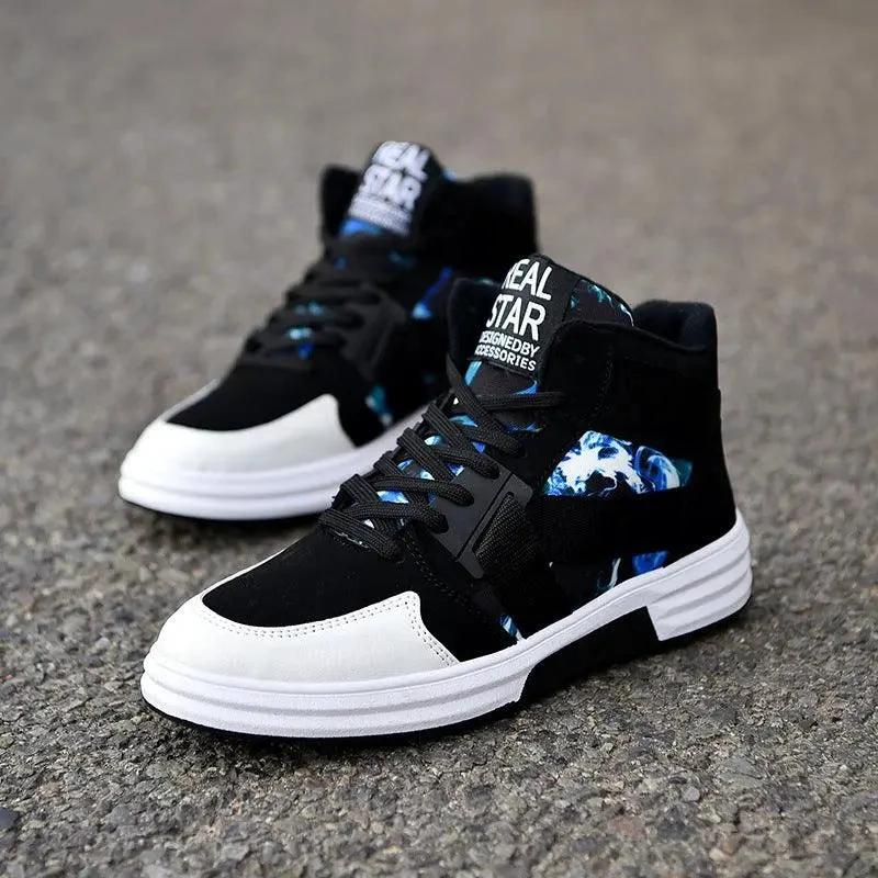 Mandotos camouflage high-top lace-up shoes with rugged design and sturdy soles, ideal for casual and outdoor wear.