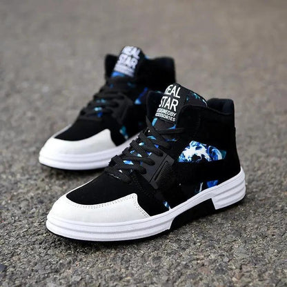 Mandotos camouflage high-top lace-up shoes with rugged design and sturdy soles, ideal for casual and outdoor wear.