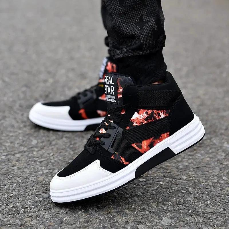 Mandotos camouflage high-top lace-up shoes with rugged design and durable material, featuring a stylish military-inspired pattern.
