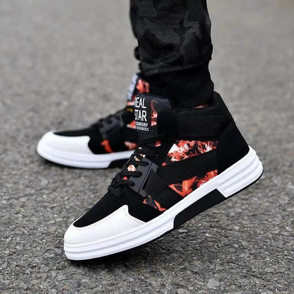 Mandotos camouflage high-top lace-up shoes with rugged design and durable material, featuring a stylish military-inspired pattern.