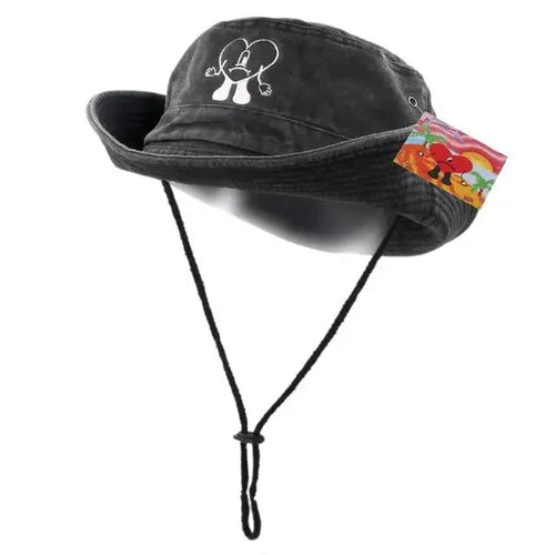 Mandotos chic embroidered travel hat featuring stylish design and decorative embroidery, perfect for sunny outdoor adventures.