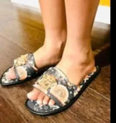 Mandotos chic flat sandals for women featuring a stylish design with comfortable straps and open toe style.