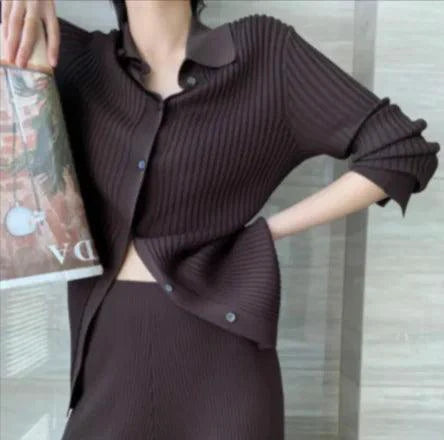 Mandotos chic knit collared ensemble featuring a stylish knit top and matching pants in soft, neutral tones.