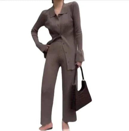 Mandotos chic knit collared ensemble featuring a stylish knit top and matching pants for a modern, sophisticated look.