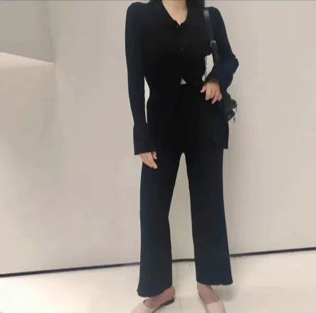 Mandotos chic knit collared ensemble featuring a stylish knitted top and matching pants, perfect for casual or semi-formal wear.