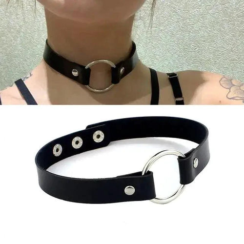 Mandotos chic leather collar with stylish design, adjustable buckle, and smooth leather finish for pets.