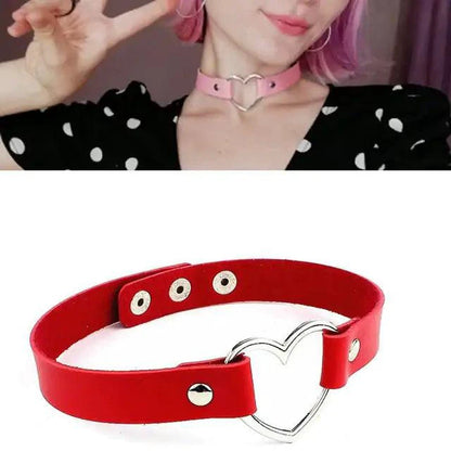 Mandotos chic leather collar with metal buckle and stylish design for pets or fashion accessories.