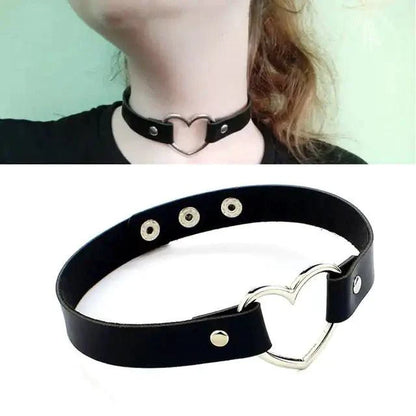 Mandotos chic leather collar with stylish design and adjustable fit, perfect for fashionable pets.