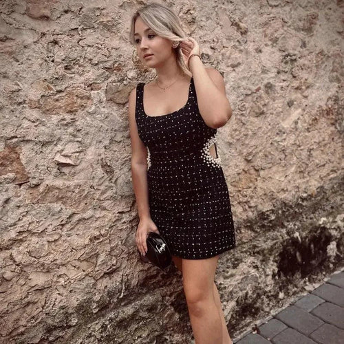 Mandotos chic off-shoulder mini dress featuring a stylish design and fitted silhouette, perfect for casual or semi-formal occasions.
