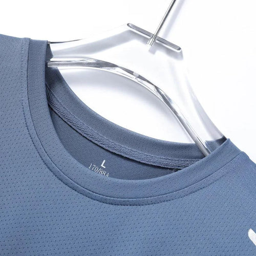 Mandotos men's quick dry running T-shirt in size M, breathable outdoor sports tee ideal for hiking, fishing, and summer activities.