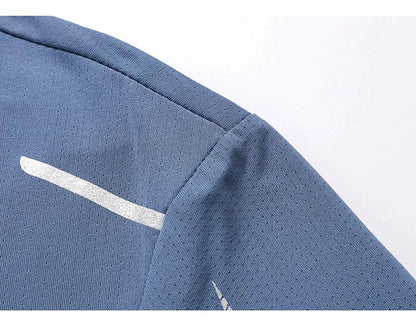 Mandotos men's quick dry running T-shirt, size M, breathable outdoor sports tee for hiking and fishing in summer.