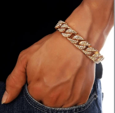 Mandotos Clyde Elegance gold bracelet with intricate design and shiny finish, stylish jewelry accessory for women.