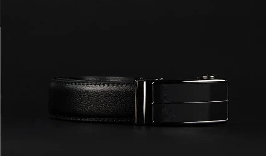 Mandotos contemporary leather belt with sleek design and adjustable buckle, made from genuine leather for a stylish look.