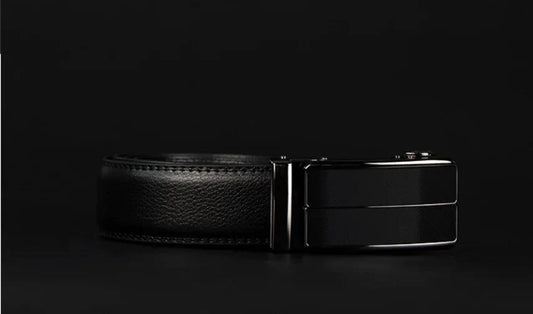 Mandotos contemporary leather belt with sleek design and adjustable buckle, made from genuine leather for a stylish look.