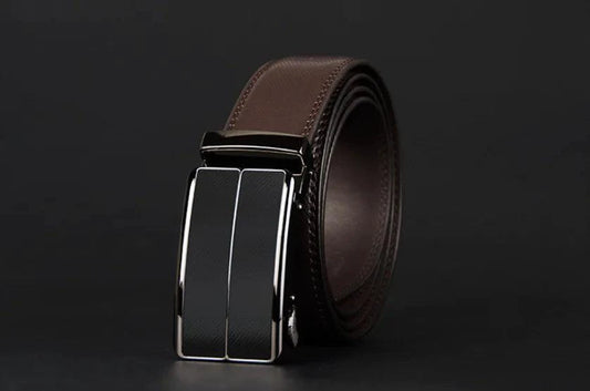 Mandotos contemporary leather belt with sleek design and adjustable buckle, ideal for casual or formal wear.
