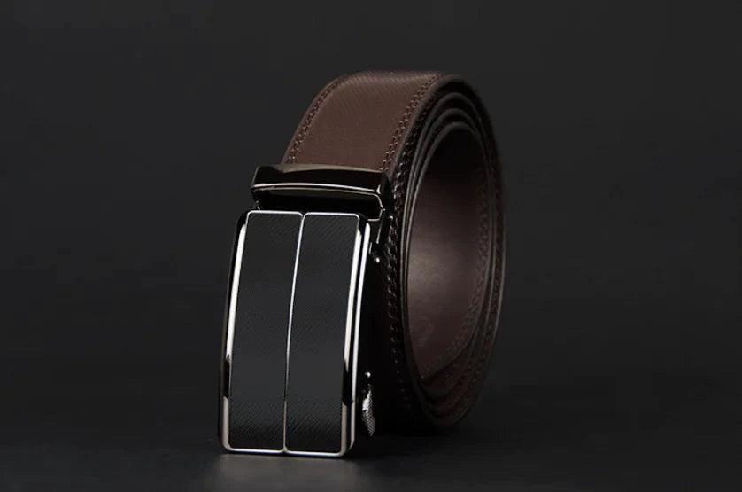 Mandotos contemporary leather belt with sleek design and adjustable buckle, showcasing high-quality craftsmanship and smooth leather finish.
